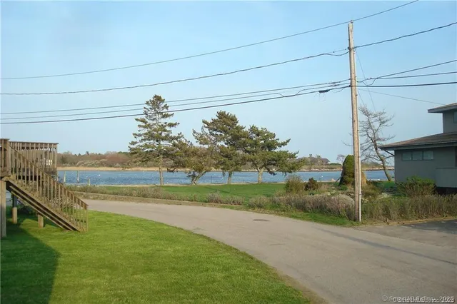 $1,300 | 9 Skipper Street, Stonington, CT 06378