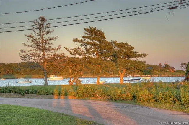 $1,300 | 9 Skipper Street, Stonington, CT 06378