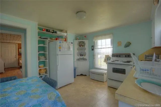 $1,300 | 9 Skipper Street, Stonington, CT 06378