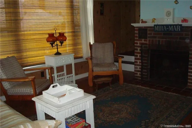 $1,300 | 9 Skipper Street, Stonington, CT 06378