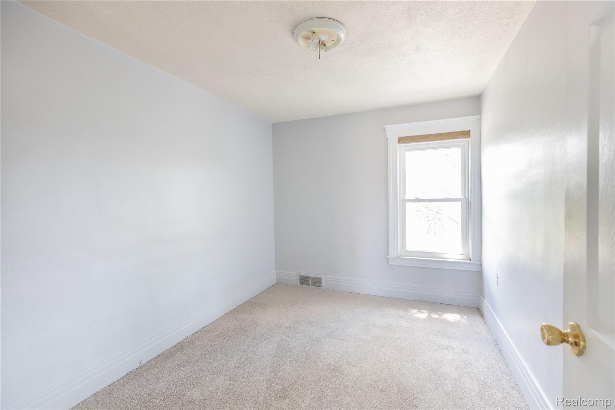 37 Pine Street River Rouge, MI 48218 - Photo 13 of 18 37 Pine St, RIver Rouge (14 of 20).jpg