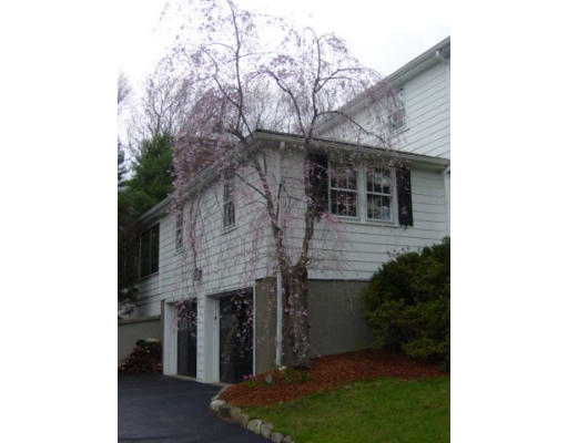 124 Hillcrest Road Concord, MA 01742 - Photo 2 of 12 Gallery Image 2