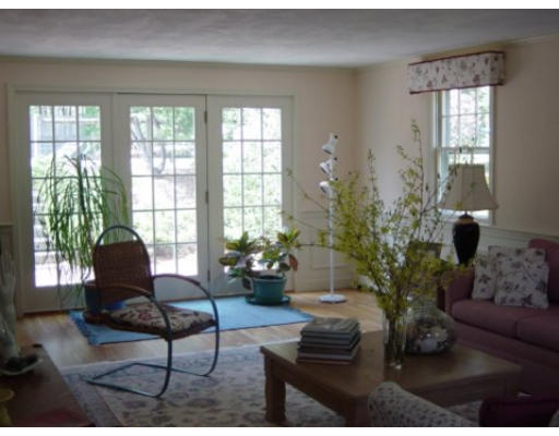 124 Hillcrest Road Concord, MA 01742 - Photo 6 of 12 Gallery Image 6