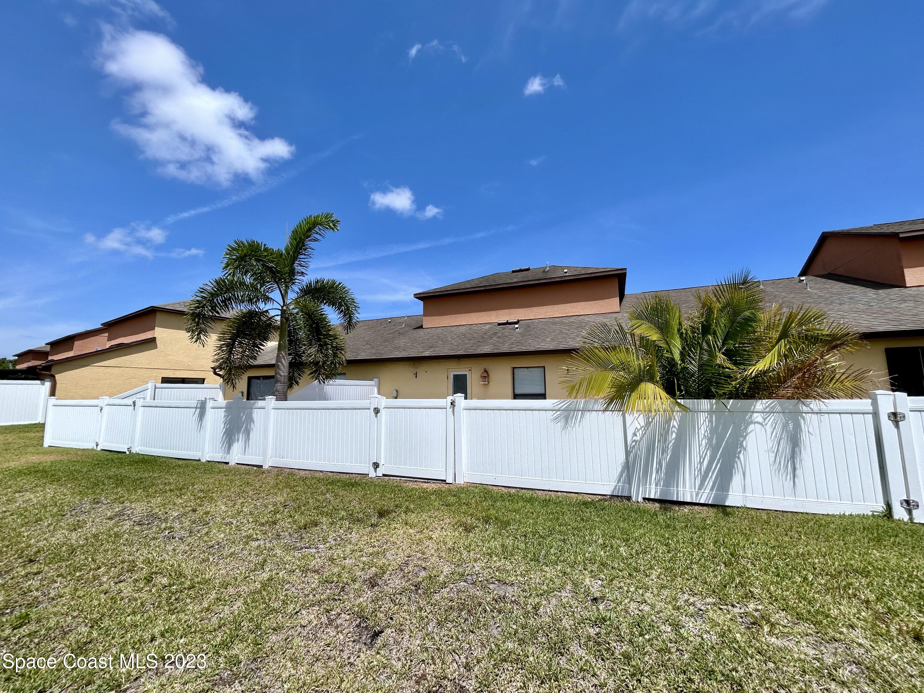 1160 Luminary Circle, Unit 105 Melbourne, FL 32901 - Photo 6 of 35 a view of a backyard