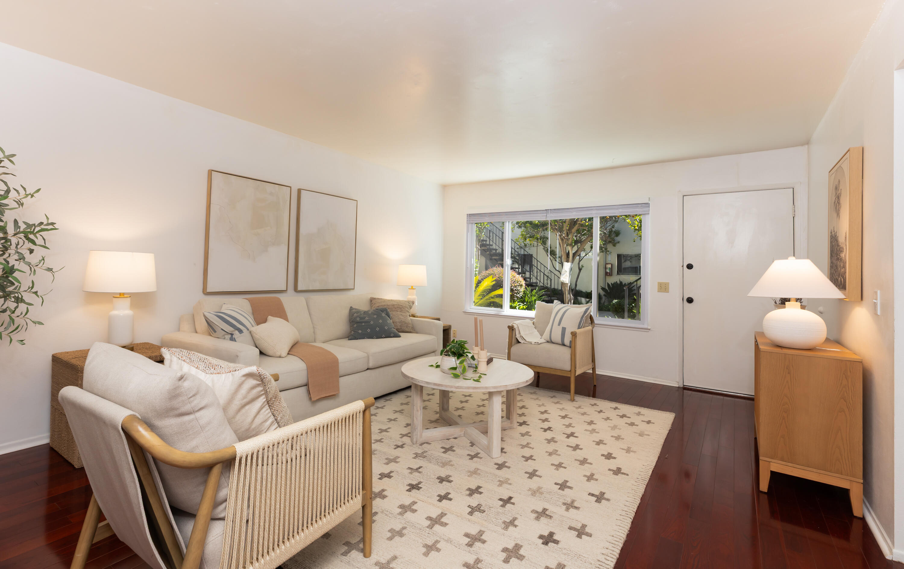 7540 Cathedral Oaks Road, Unit 2 Goleta, CA 93117 - Photo 2 of 11 Livingroom