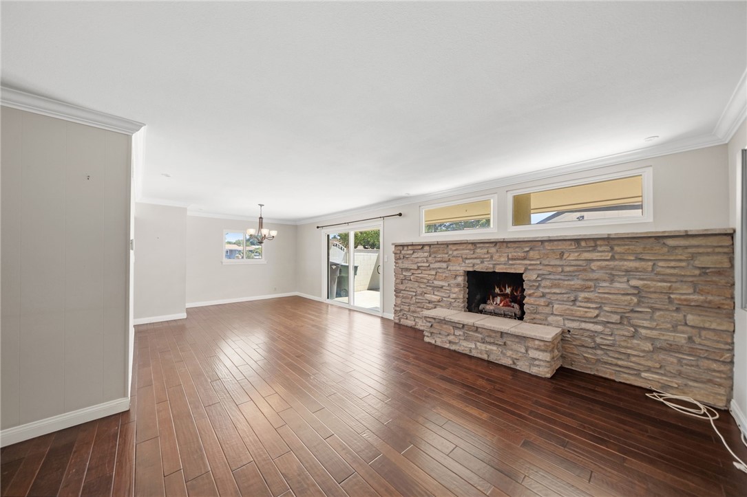 4432 Beverly Court Riverside, CA 92506 - Photo 11 of 32 MASSIVE FIREPLACE
