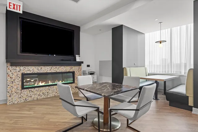 $6,700 | 808 North Cleveland Avenue, Unit 2201, Chicago, IL 60610