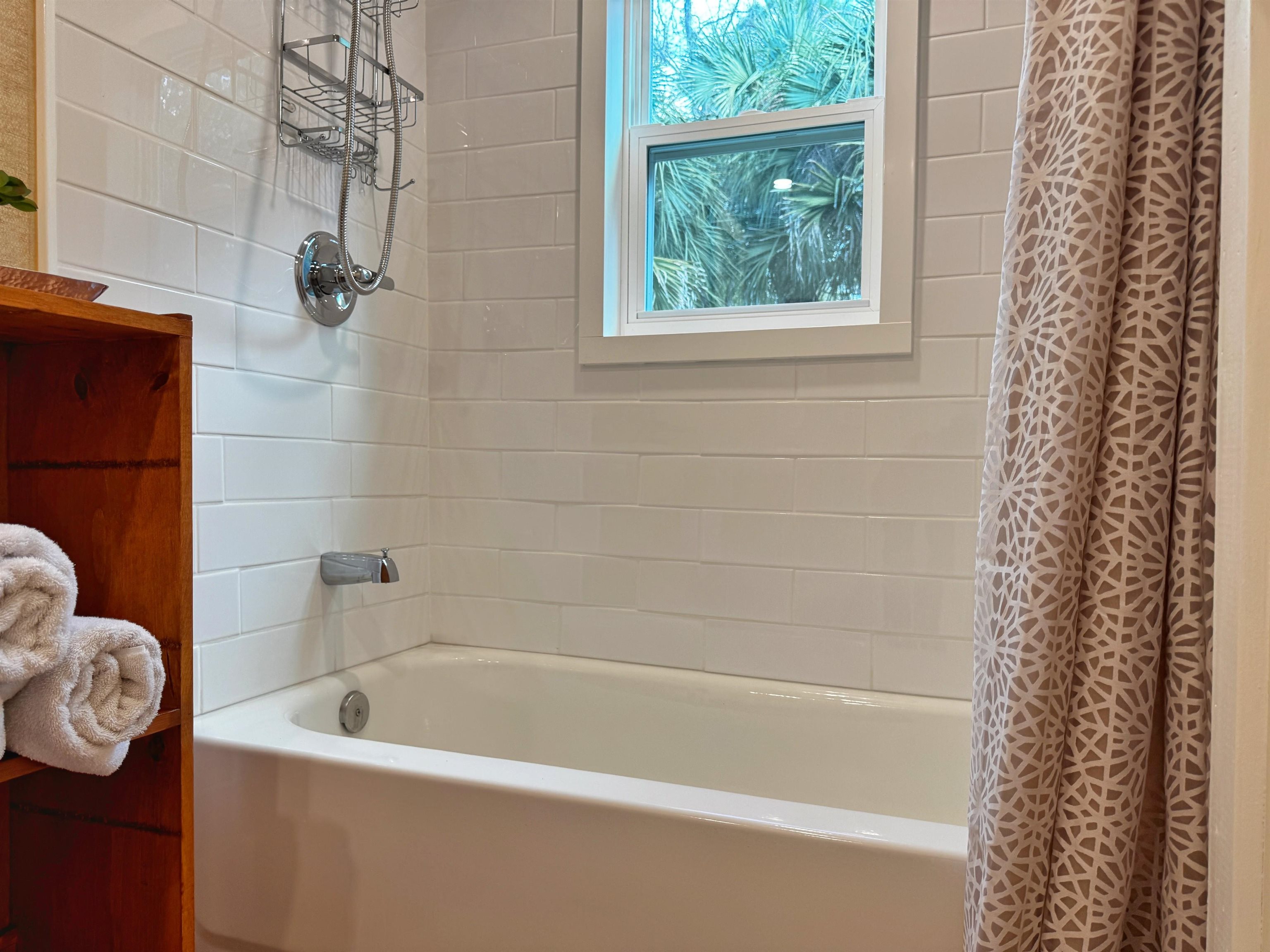 4062 Quail Drive St. Augustine, FL 32084 - Photo 22 of 39 a bath tub sitting next to a window