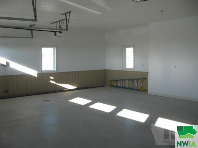 592 Colonial Street Sioux Center, IA 51250 - Photo 22 of 30 Gallery Image 22