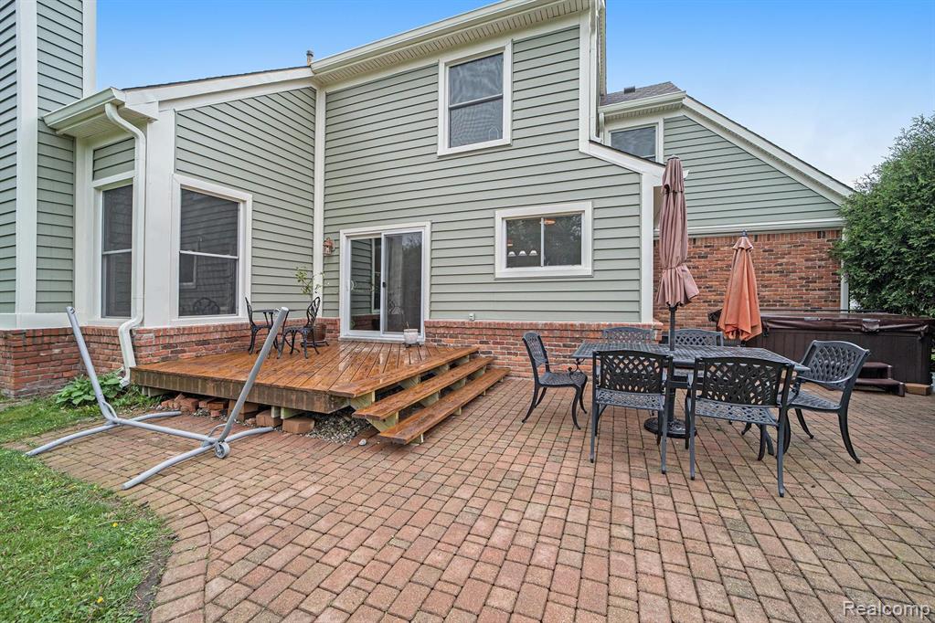 24386 Ridgeview Drive Farmington Hills, MI 48336 - Photo 7 of 42