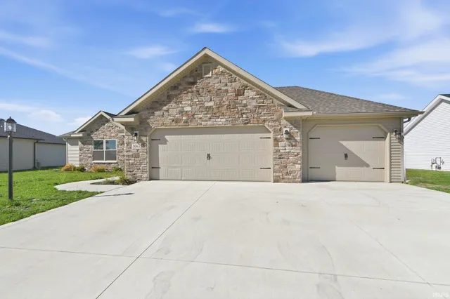$343,900 | 1063 Farmington Drive, Bluffton, IN 46714