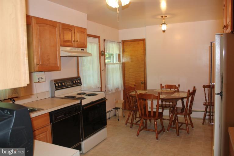 606 Gun Road Halethorpe, MD 21227 - Photo 12 of 30 Kitchen