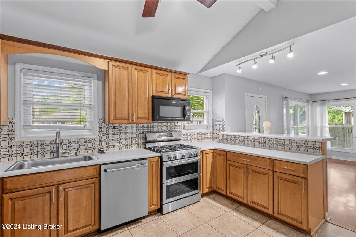 3737 Rouge Way Louisville, KY 40218 - Photo 12 of 46 11-696A2764
