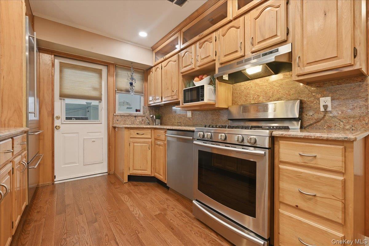 1261 Meadowbrook Road Merrick, NY 11566 - Photo 8 of 40