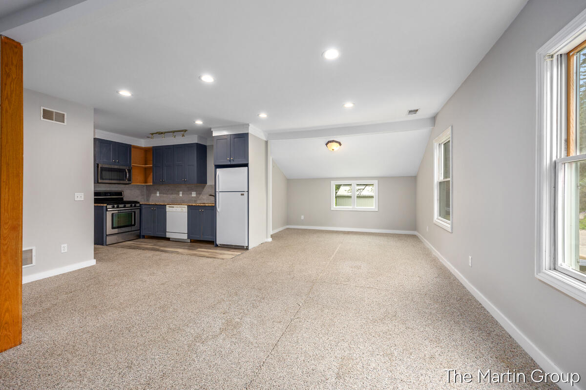 6610 Riga Avenue Northeast Rockford, MI 49341 - Photo 20 of 50 Upper Family Room