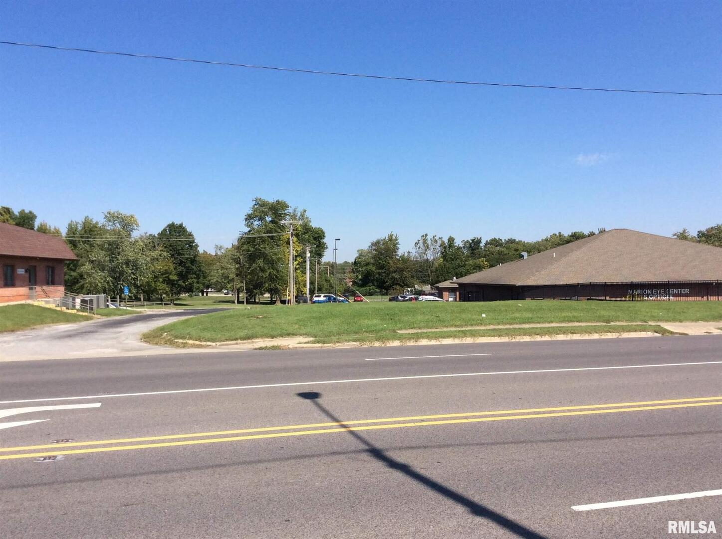 2906 Broadway Street Mount Vernon, IL 62864 - Photo 11 of 12 a view of a tennis court