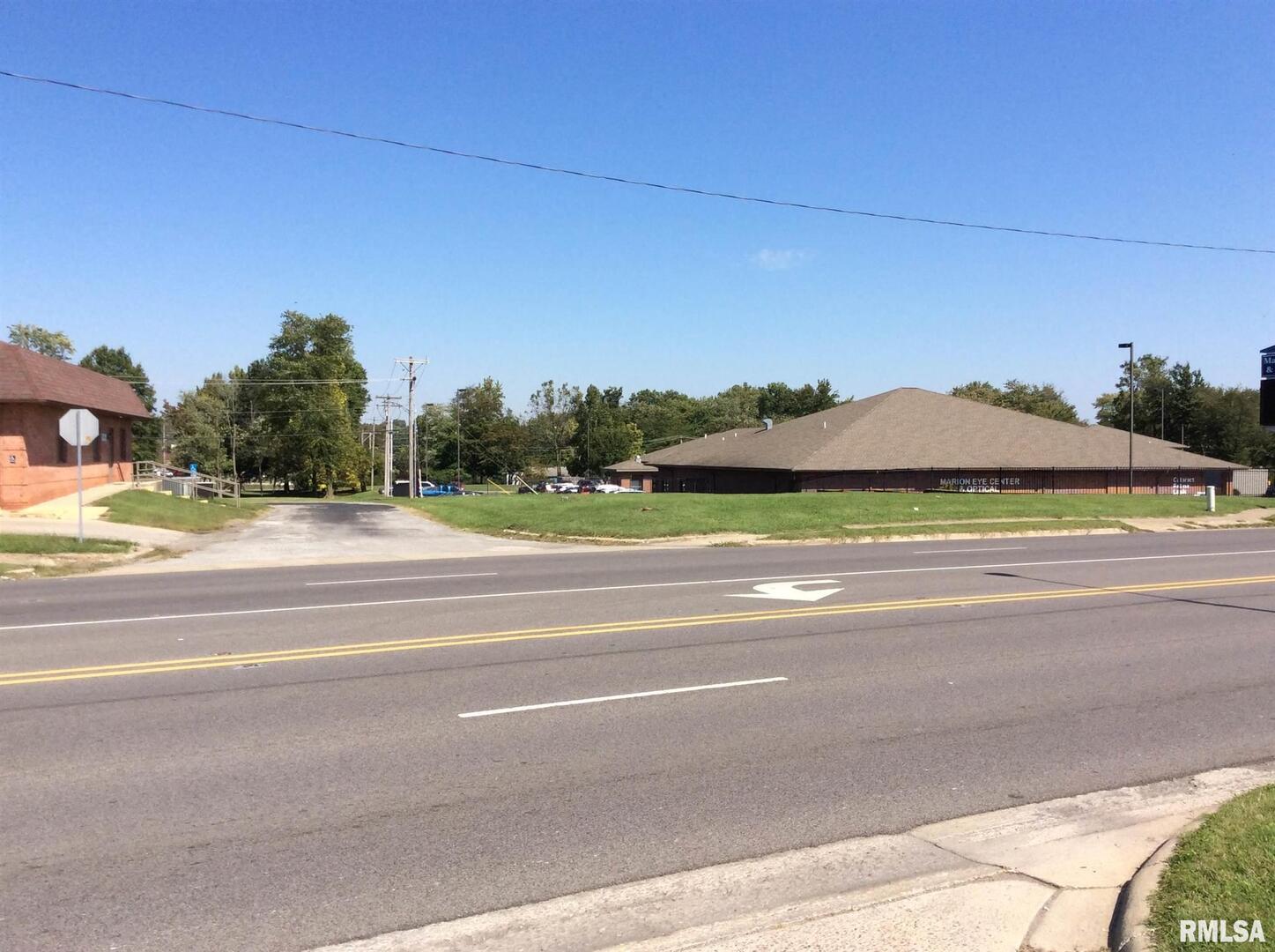 2906 Broadway Street Mount Vernon, IL 62864 - Photo 12 of 12 a view of a house and a yard