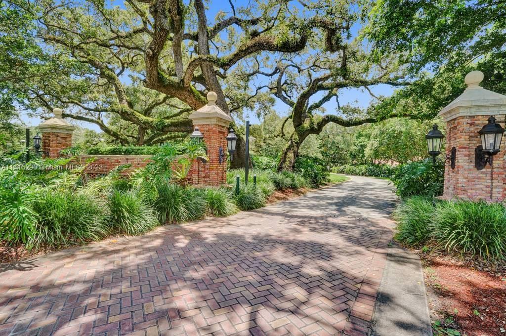 9641 Ridgeside Court Davie, FL 33328 - Photo 76 of 78 a backyard of a house with lots of green space