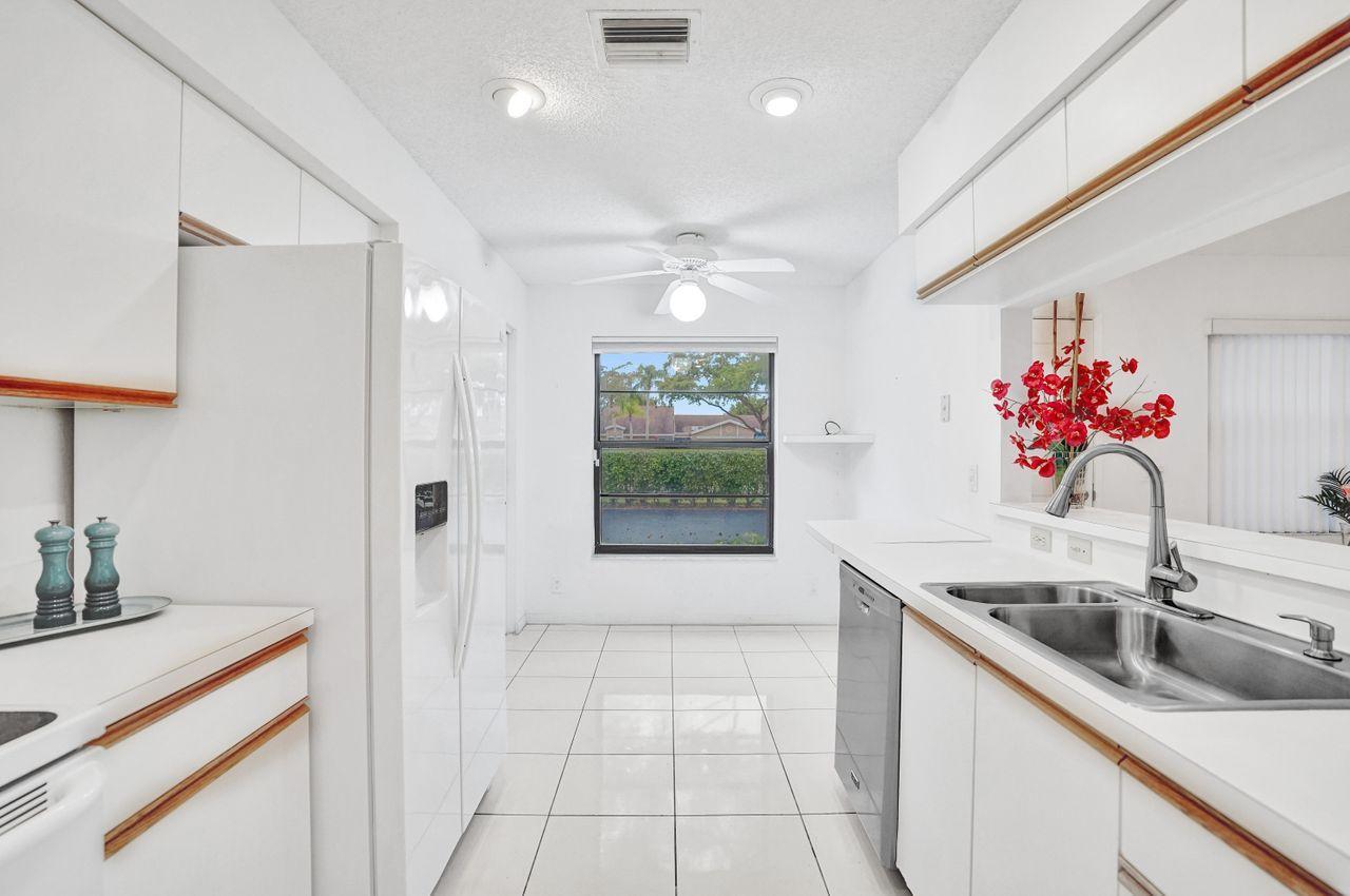8071 Greenbrook Road, Unit 232C Boca Raton, FL 33496 - Photo 7 of 33 Kitchen