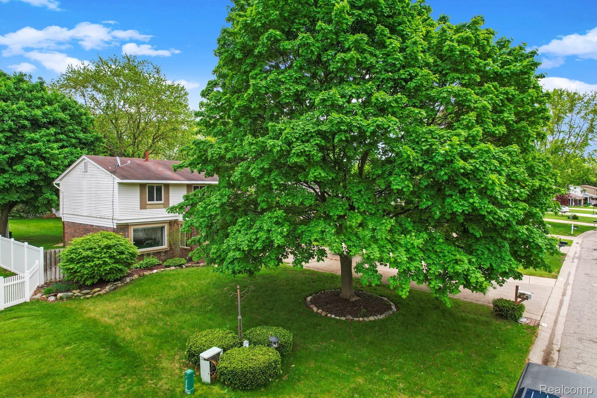 5222 Timber Ridge Trail Clarkston, MI 48346 - Photo 5 of 33 DJI_0688.jpg
