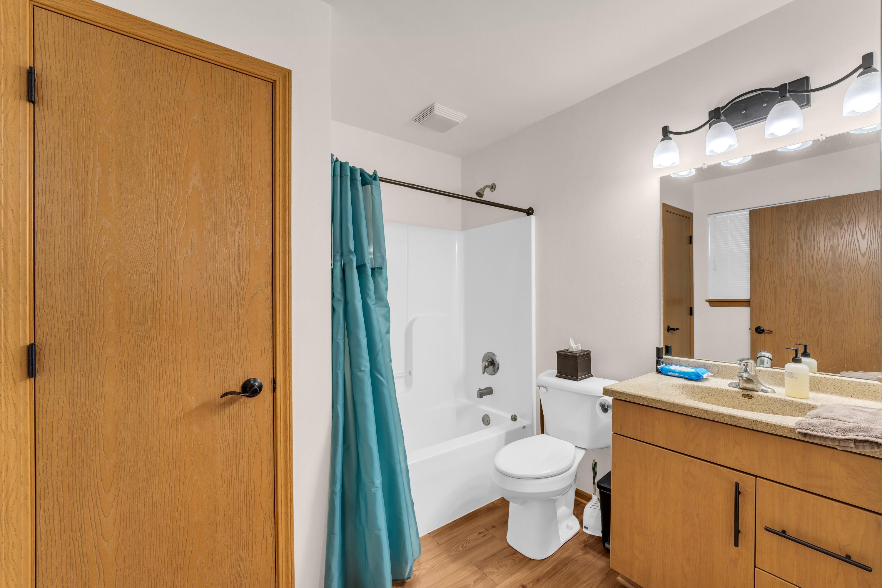 302 Graham Street Racine, WI 53405 - Photo 23 of 50 Photo (22)