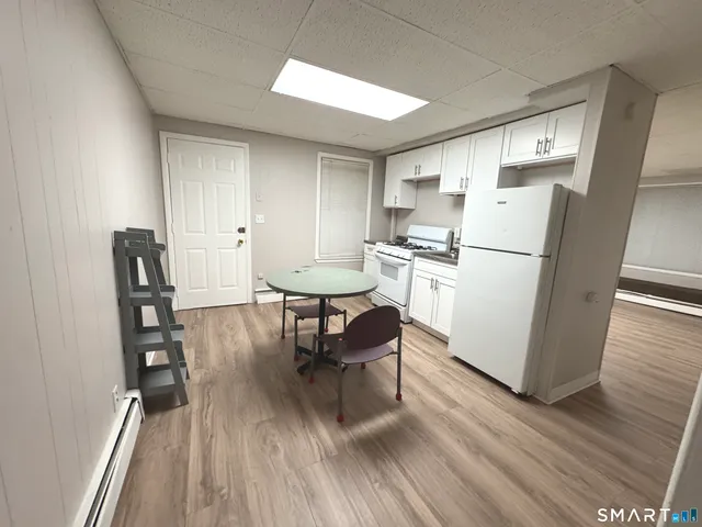 $1,250 | 645 Burnside Avenue, Unit 1A, East Hartford, CT 06108