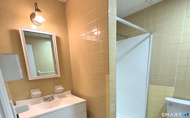 $1,250 | 645 Burnside Avenue, Unit 1A, East Hartford, CT 06108