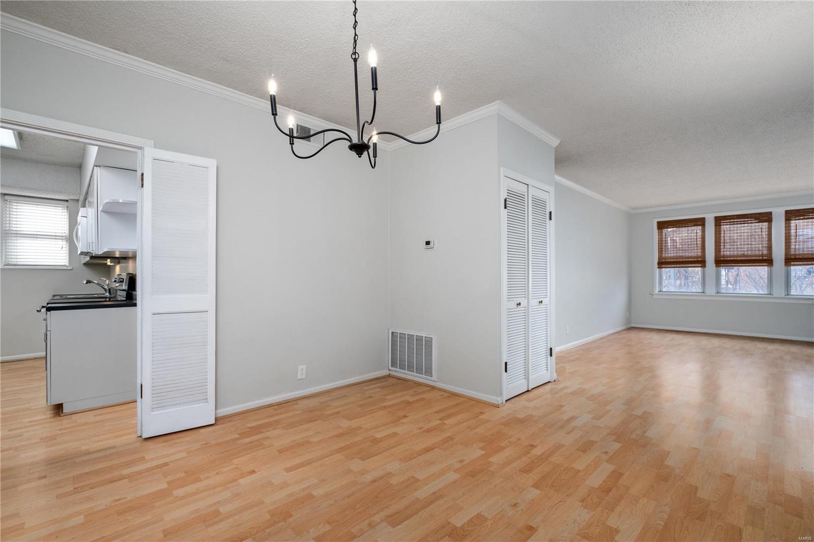 907 South Hanley Road, Unit 2 Clayton, MO 63105 - Photo 4 of 14 Gallery Image 4