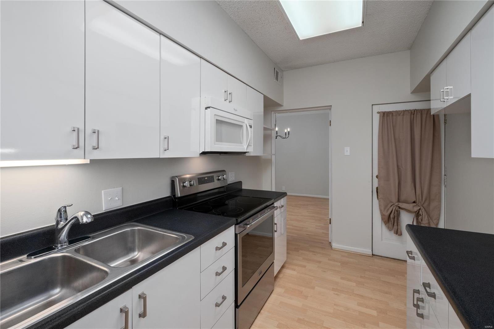907 South Hanley Road, Unit 2 Clayton, MO 63105 - Photo 6 of 14 Gallery Image 6
