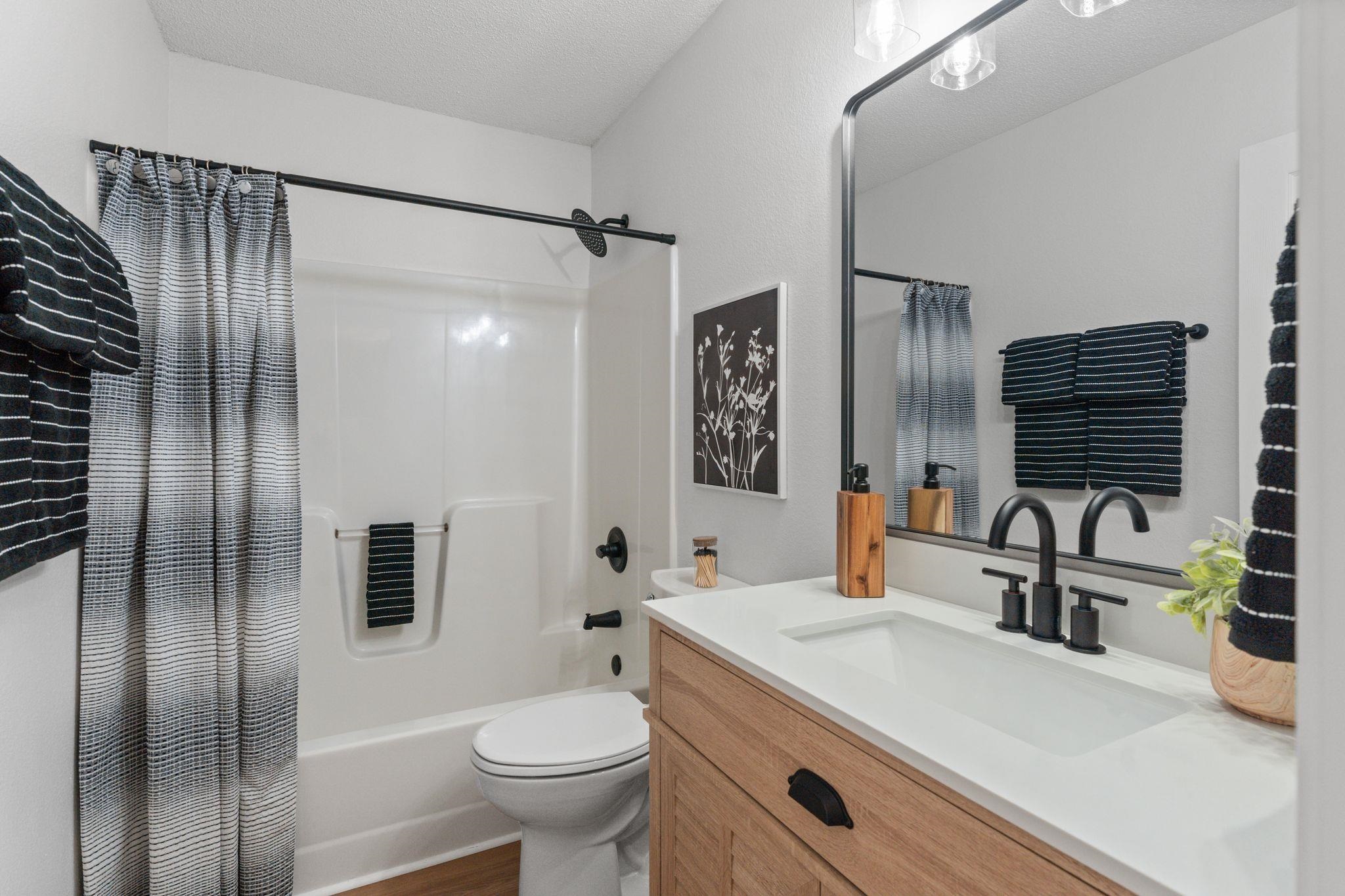17057 Count Court Fairhope, AL 36532 - Photo 25 of 40 Bathroom