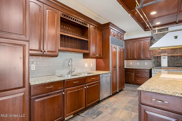 $635,000 | 124 Dumaine Place, Madison, MS 39110