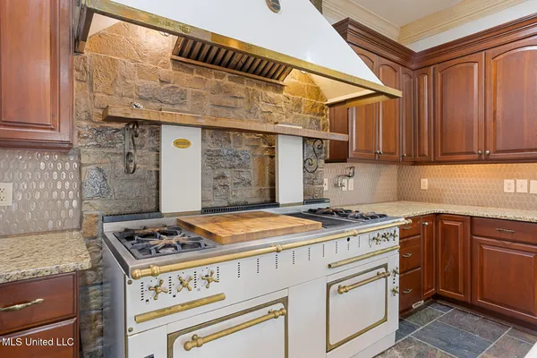 $635,000 | 124 Dumaine Place, Madison, MS 39110