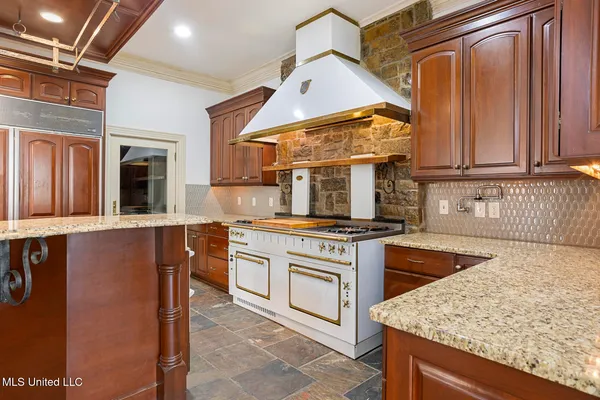 $635,000 | 124 Dumaine Place, Madison, MS 39110