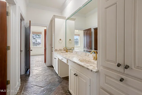 $635,000 | 124 Dumaine Place, Madison, MS 39110
