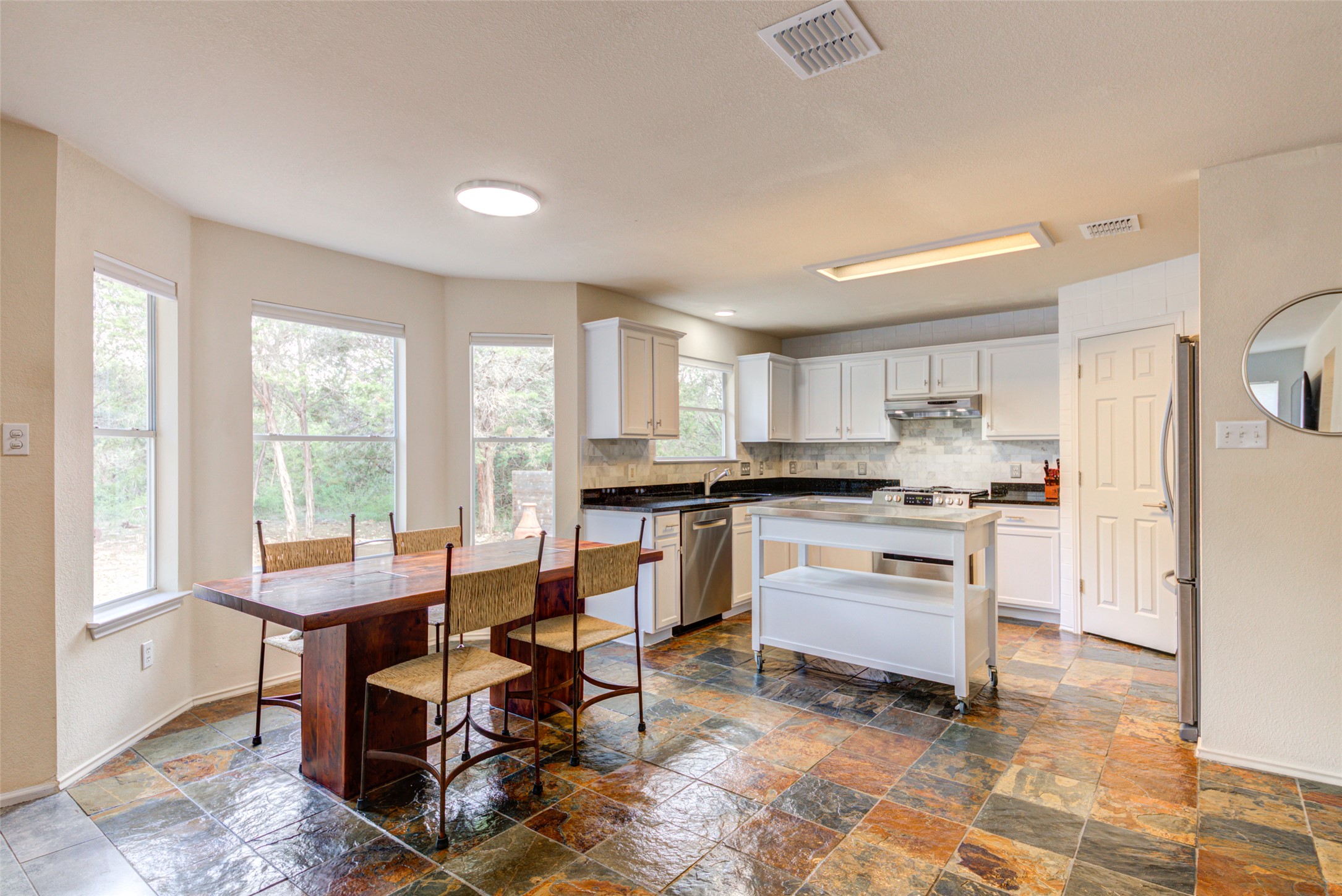 8904 West Hove Loop Austin, TX 78749 - Photo 7 of 40