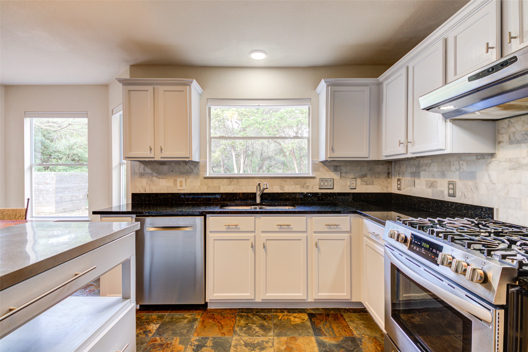 8904 West Hove Loop Austin, TX 78749 - Photo 9 of 40