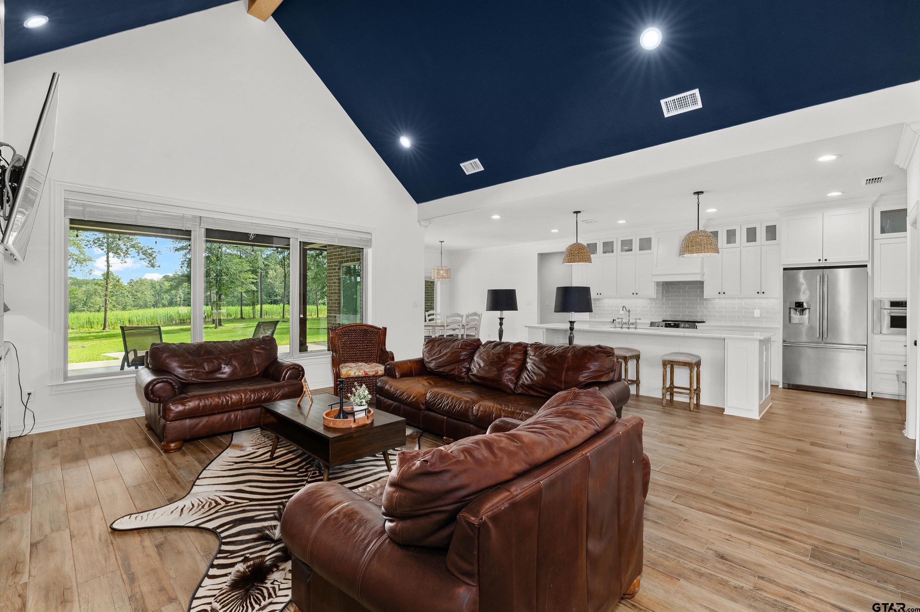 434 King Ranch Road Kilgore, TX 75662 - Photo 17 of 34 a living room with furniture and a large window