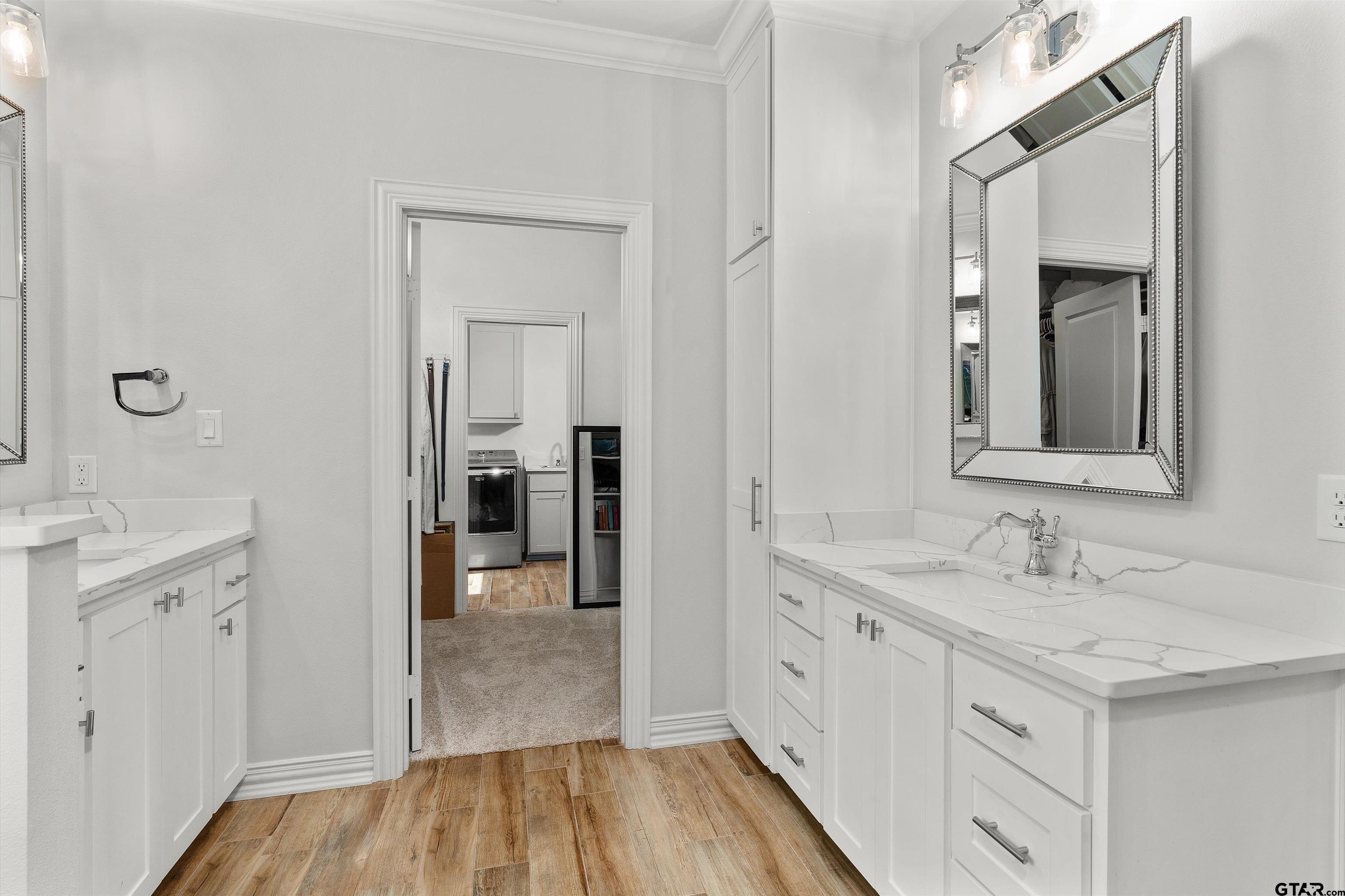 434 King Ranch Road Kilgore, TX 75662 - Photo 18 of 34 a spacious bathroom with a sink and a mirror