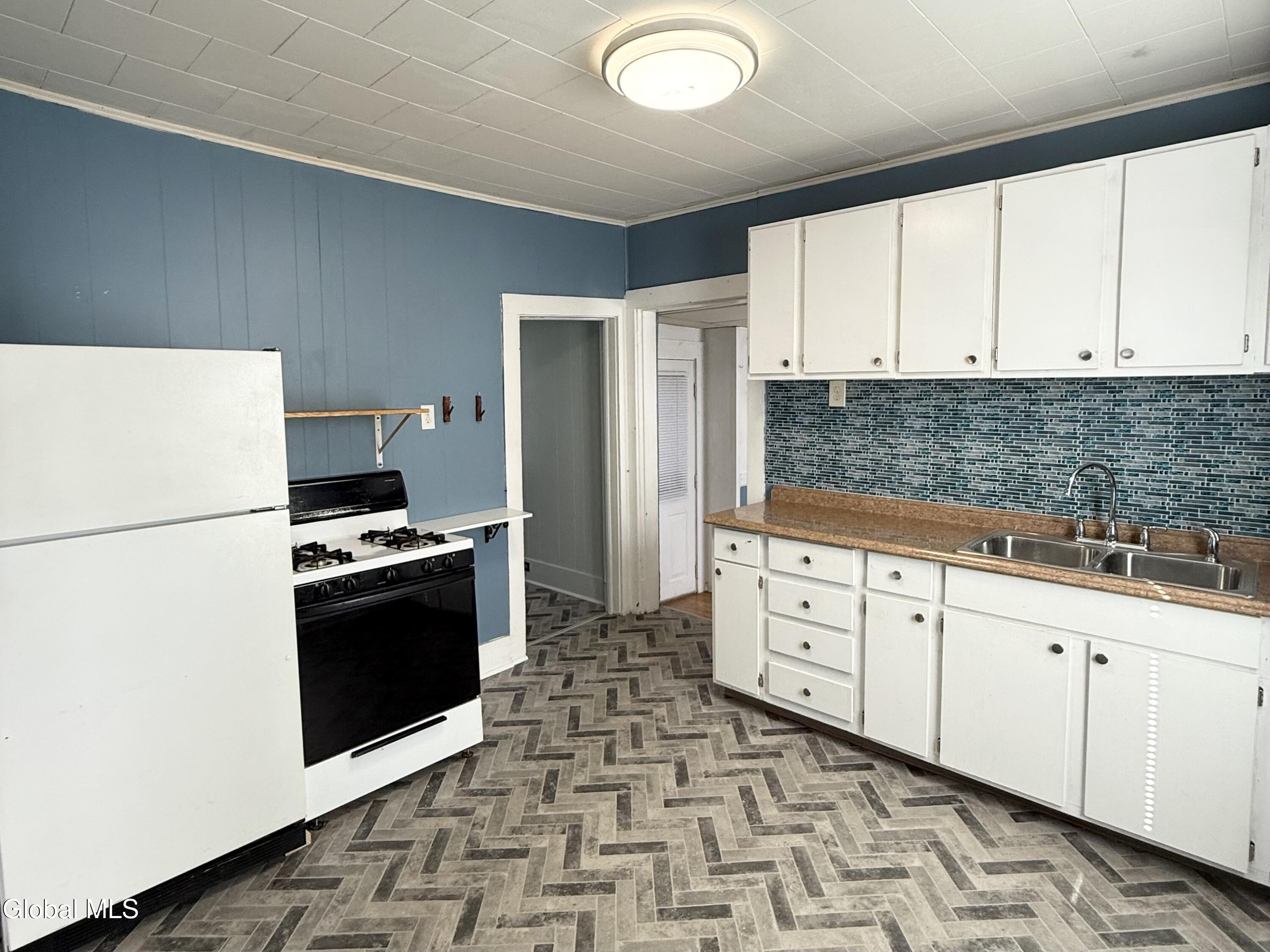 7 Micklas Street, Unit 2 Mechanicville, NY 12118 - Photo 4 of 14 IMG_3509