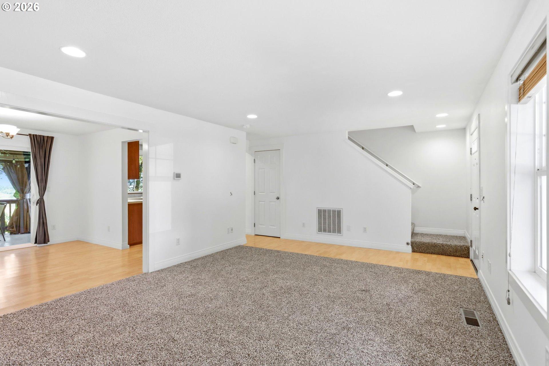 439 Vista Ridge Court Gaston, OR 97119 - Photo 19 of 48 Living Room