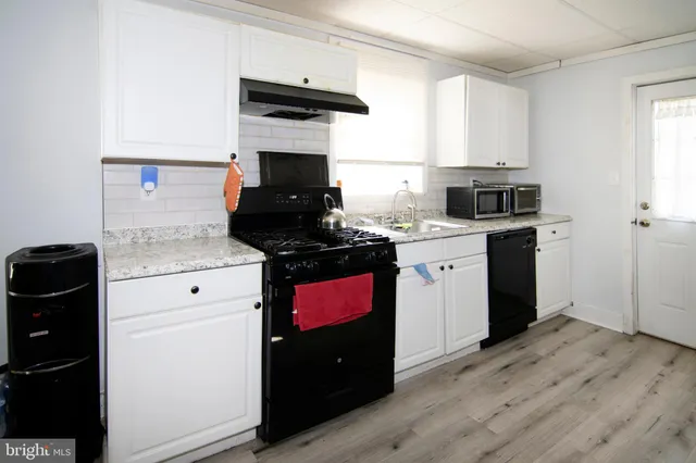 $319,900 | 428 Summit Avenue, Westville, NJ 08093