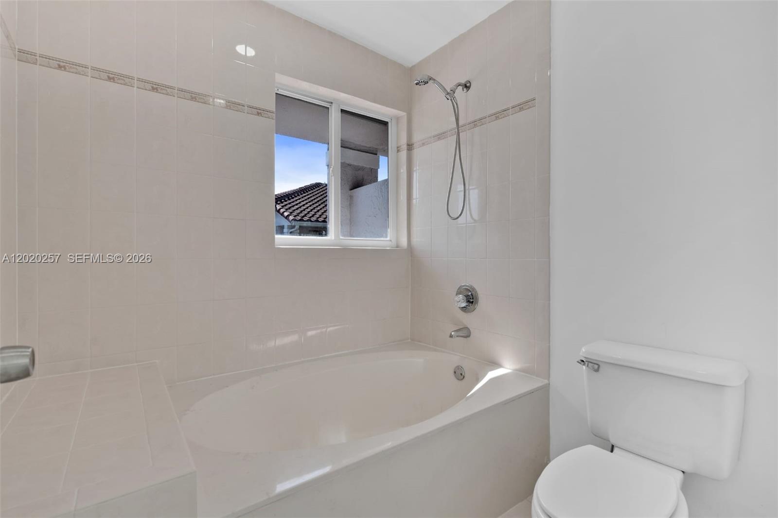 10245 Southwest 154th Place, Unit 1123 Miami, FL 33196 - Photo 6 of 38 a bathroom with a toilet and a bathtub