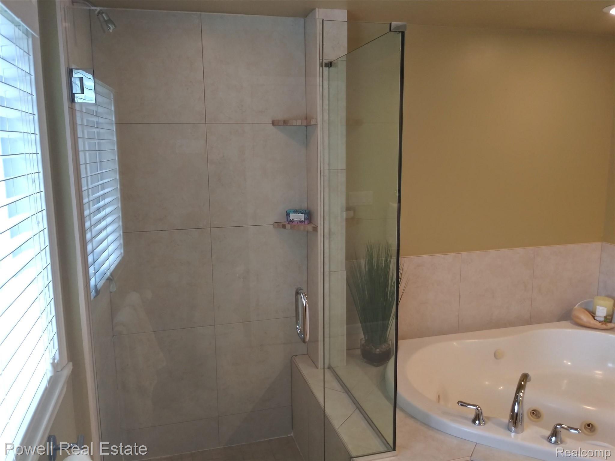 3054 Hessel Avenue Rochester, MI 48307 - Photo 22 of 32 20210508_152901_HDR.jpg