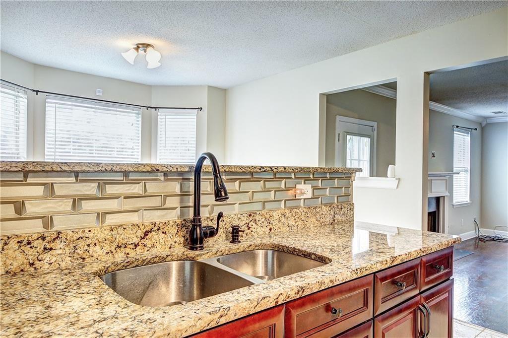 2415 Marsh Rabbit Bend Decatur, GA 30035 - Photo 4 of 18