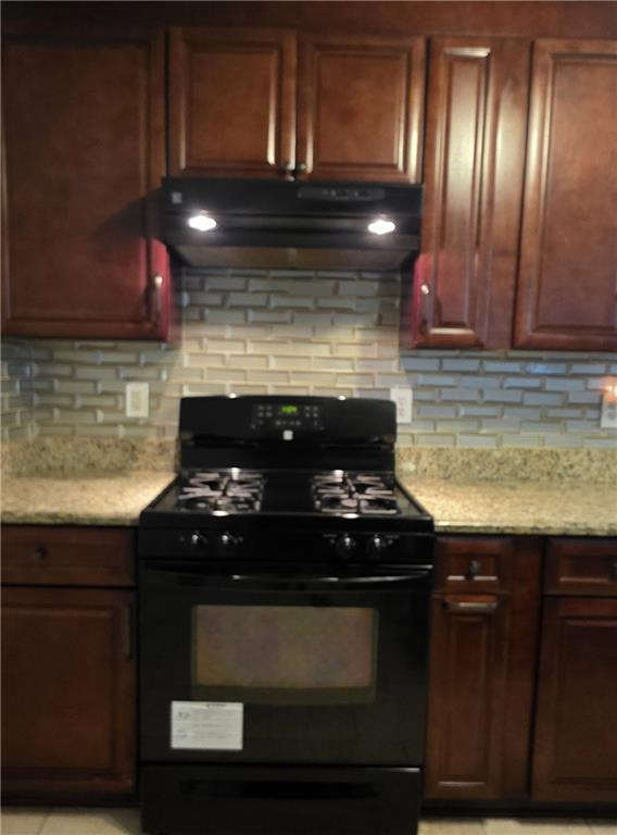 2415 Marsh Rabbit Bend Decatur, GA 30035 - Photo 5 of 18 a stove top oven sitting inside of a kitchen
