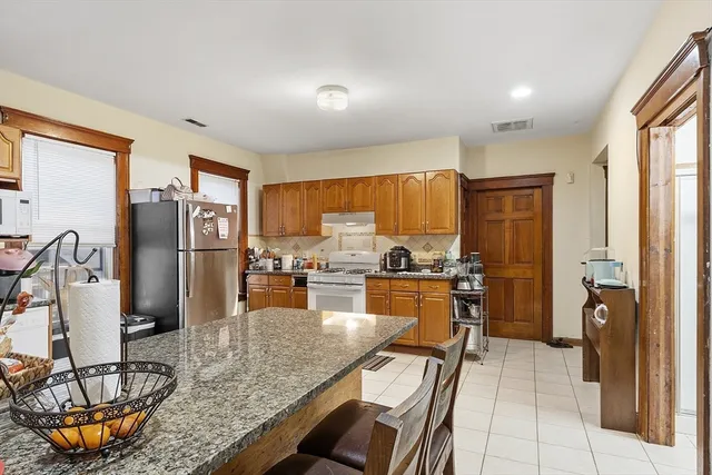 $849,900 | 12 Windsor Street, Worcester, MA 01605