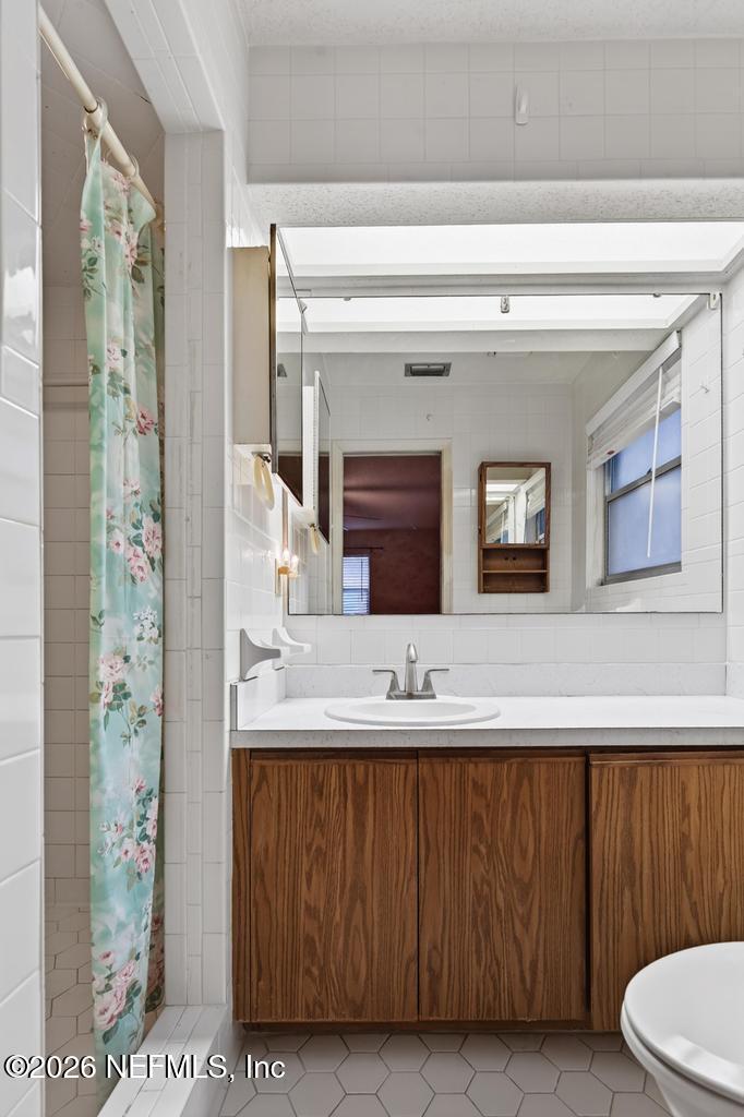 951 Grace Terrace Jacksonville, FL 32205 - Photo 15 of 27 Owners Bath