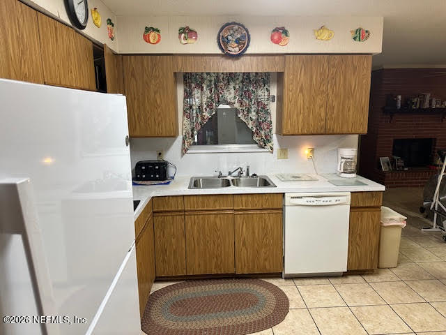 951 Grace Terrace Jacksonville, FL 32205 - Photo 3 of 5 a utility room with a sink a washer and dryer