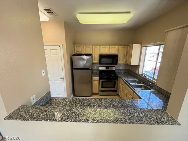 $1,295 | 5250 South Rainbow Boulevard, Unit 2050, Las Vegas, NV 89118