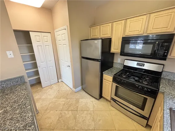 $1,295 | 5250 South Rainbow Boulevard, Unit 2050, Las Vegas, NV 89118